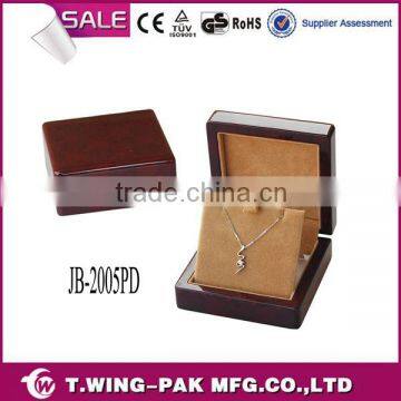 Made In China Luxury Velvet Interior Handcrafted Exterior Wood Color Engraved Jewelry Boxes