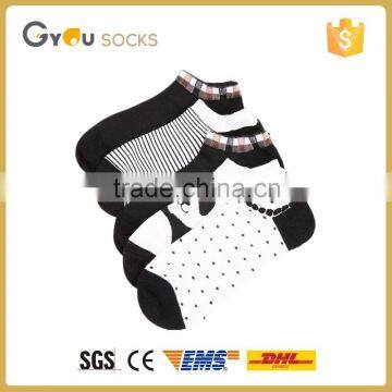 2016 new arrival women cotton socks black and white custom ankle socks