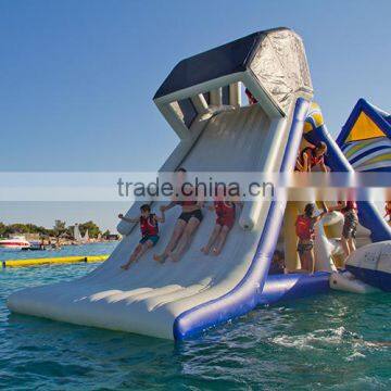 Chinese suppliers giant inflatable floating water slide