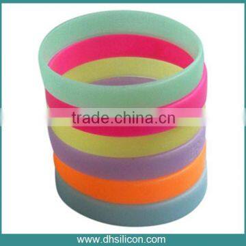 Powerful and hot selling silicone luminous bracelet