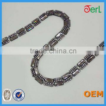 High Quality Single Row Square Shape Fancy Cup Chain Plastic Crystal Rhinestone Trimming photo-2