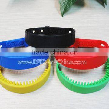 High Quality RFID Personalized Wrist Bands 13.56MHz NFC RFID Wristbands with Custom Printing