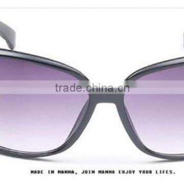 2016 New Design China Wholesale Hot Selling Plastic Frame Fashionable Sunglasses photo-2