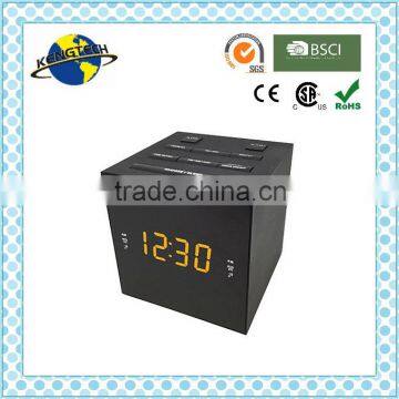 Fashionable Unique Digital PLL Alarm Clock Radio with USB Charger