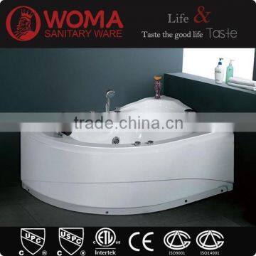 Famliy single triangle spa tub