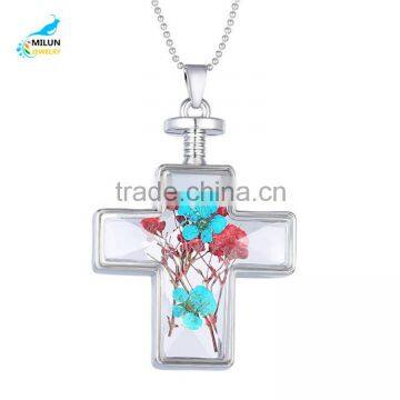 Wholesale Yiwu factory market cheap cross shape frame flower pendant glass necklace