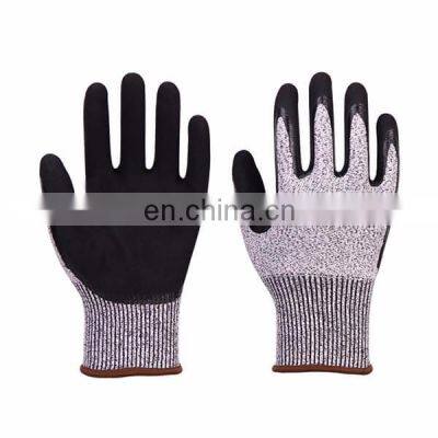 Nitrile Coating  HPPE Cut 5 Resistant Anti Cutting And Anti Oil Machine Work Glove