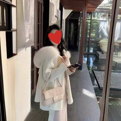 Manteau en cachemire double face de style cape aux roses sauvages de montagne, col en fourrure de renard, petit manteau en tweed, taille moyenne pour femmes photo-3