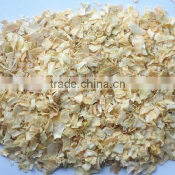 dehydrated white onion flakes