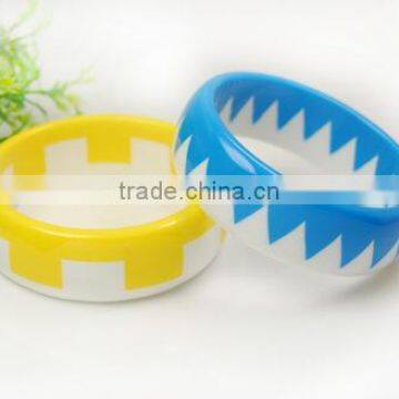 Fashion colored resin bracelet bangles for girls design