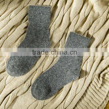 Zm33450a Cheap Wholesale Korean Style Retro Pure Color Winter Socks for Women photo-4