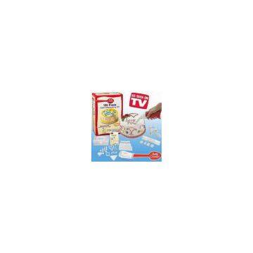 Cake decorating kit