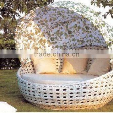 Round Outdoor Furniture Double Wicker Woven Poly Resin Rattan Bed photo-4