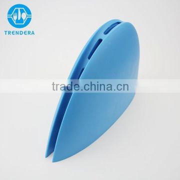 Shell shaped plastic knife holder