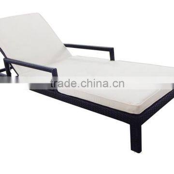 Rectangular white elegant cheap PE rattan chair, beach lovely chair, long chair for relaxing