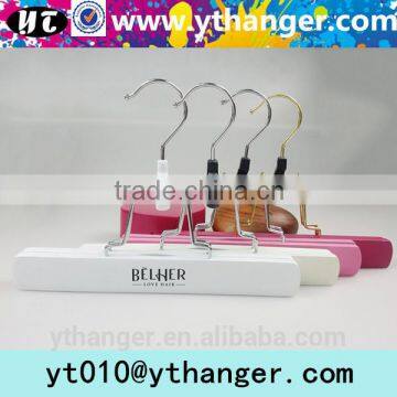 YY0457 high quality clips hair extension hangers with logo for shop wigs hanger