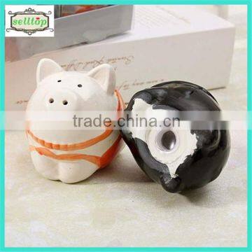 Cheaper ceramic pig shaker wedding favors china