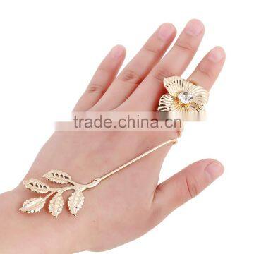 Elegant Ladies Fingering Big Crystal Floral With Leaf Ring Ornaments