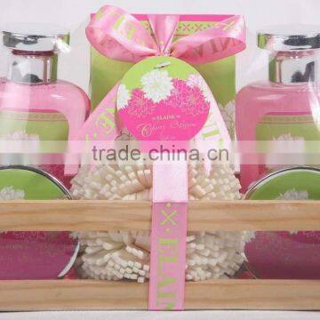 6 PCS BATH SET W/WOODEN BOX