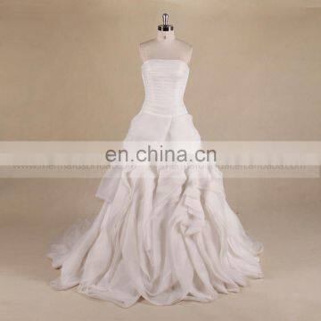 Terse boat neck peat ruffle organza wedding dress with a long train