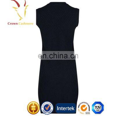 Женская длинная безрукавная платье из шнуровой вязки photo-2