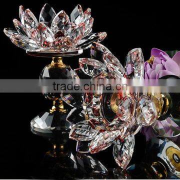 Beautiful crystal lotus lamp