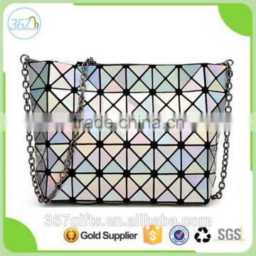 High Quality Fashionable Luxury PU Chain Cosmetic Bag In Hand