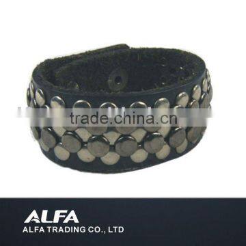 2010 latest fashion studded leather wrist belt