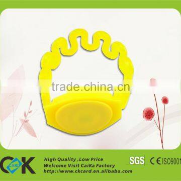 Silicone rubber id bracelet with lasering number from gold supplier