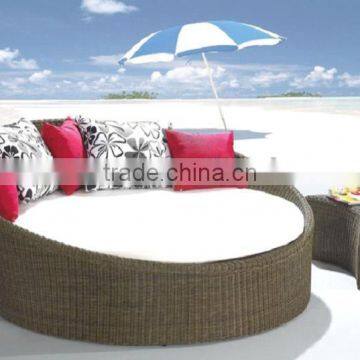 Modern PE rattan round sunbed with tea table