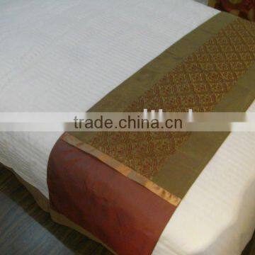 100% Polyester Bed Runner for hotel bed