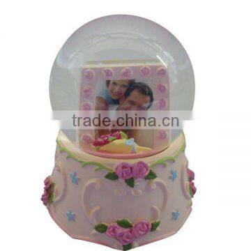 Wholesale Polyresin Valentine's Days Snowglobe