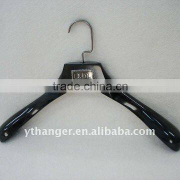 WD39 black wood top hanger for coat