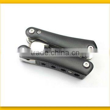 Комбинированные плоскогубцы с черной рукояткой