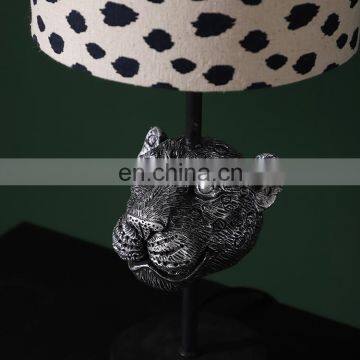 Elegant Nordic Style Luxury Silver Resin Craft Gifts Desk Light Bedroom Bedside Table Lamp photo-2