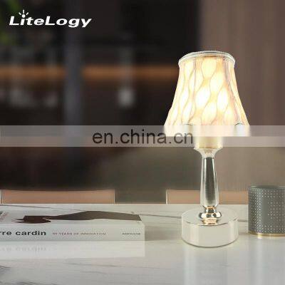 Luxury european LED wireless portable  Amazon table lamps Nordic home decor alumin base table lamp for reading