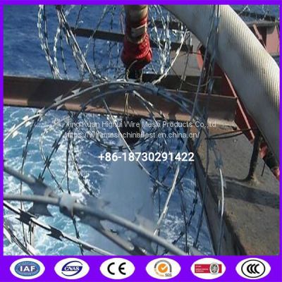 Hot dipped  Galvanized Concertina Razor Barbed Wire BTO22 Blade Style For Ship Protection