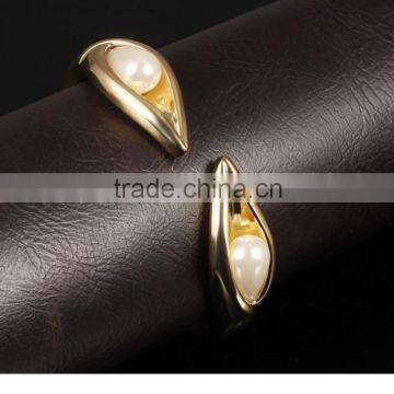 New Products 2016 Innovative Design Women Jewelry Expandable Gold Bangle Claw Bracelet With Pearl