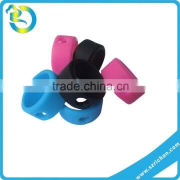 Wholesale Eco-friendly Custom LOGO elastic silicone thumb band ring