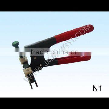 Glass plier for thin glass