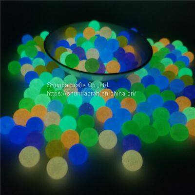 China 12mm Glow In The Dark DIY Kids Bracelet Bead Fluorescent Plastic Round Beads Luminous Straight Hole Bead Jewelry