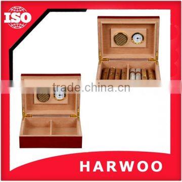 Good quality wooden cigar humidor storage from Harwoo