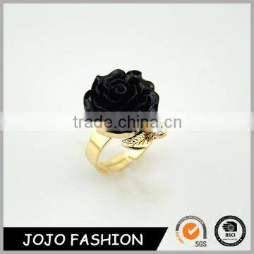 Wholesale fashion crystal gold ring with resinl flower