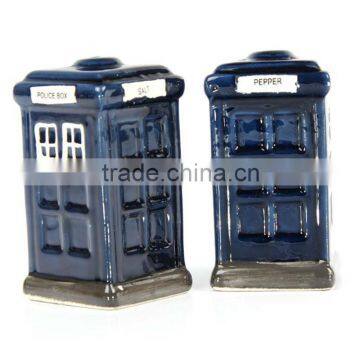 2013 hot sales ceramic London Police Box salt and pepper set souvenir