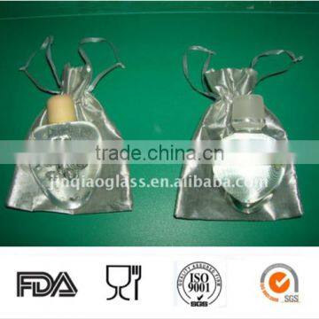 Solid wine stopper with decorative bag packing