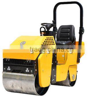 Ride-on vibratory roller machine