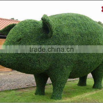 Synthetic animal topiary