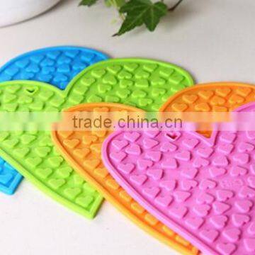 Wholesale new creative love heat pad anti-scald restaurant placemats silicone coasters