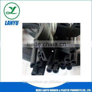 Rubber gate seal for cold storage