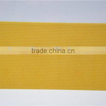 Wholesale plastic beeswax foundation sheet for Apis mellifera beekeeping tools